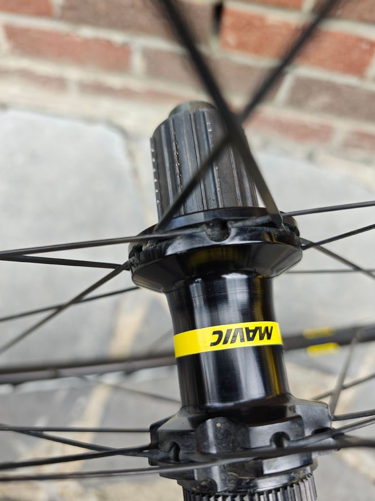 Used Mavic Aksyum Elite UST Discs Shimano bike — image 8 of 9