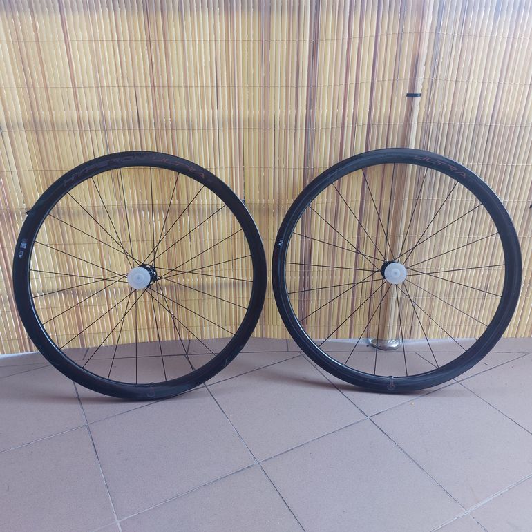 Used Campagnolo Hyperon Ultra Disc Brake Wheelset bike — image 1 of 8