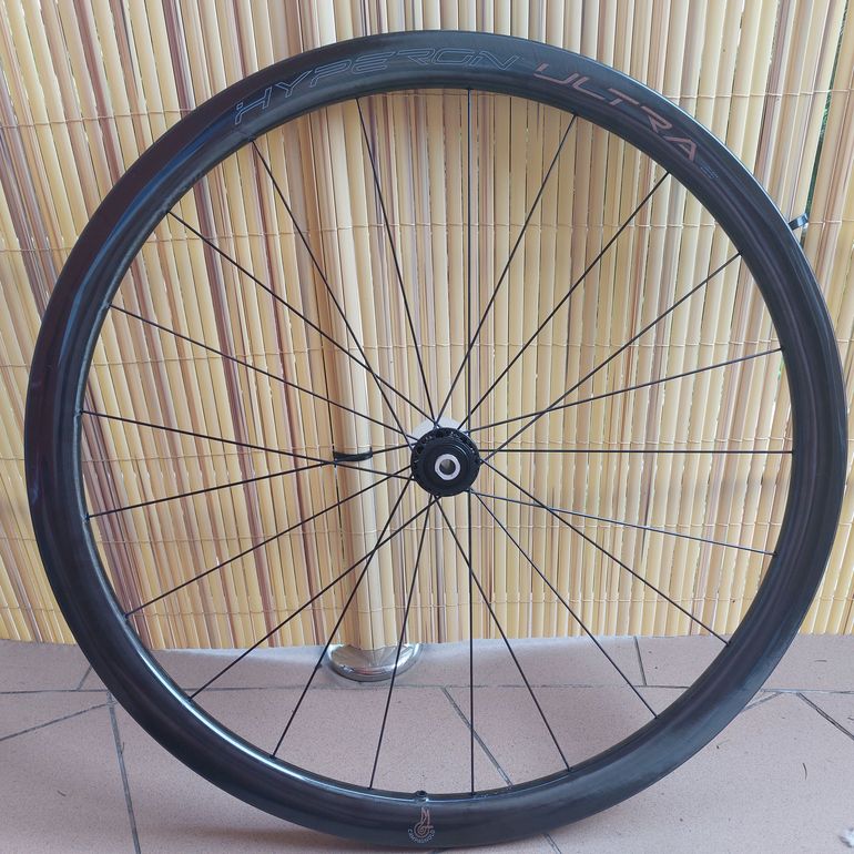 Used Campagnolo Hyperon Ultra Disc Brake Wheelset bike — image 6 of 8