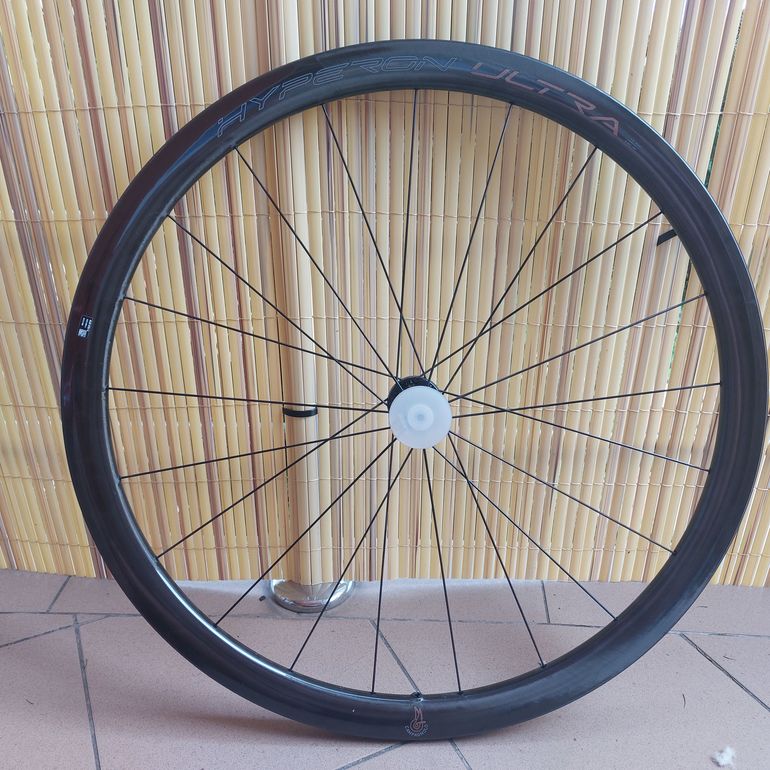 Used Campagnolo Hyperon Ultra Disc Brake Wheelset bike — image 7 of 8
