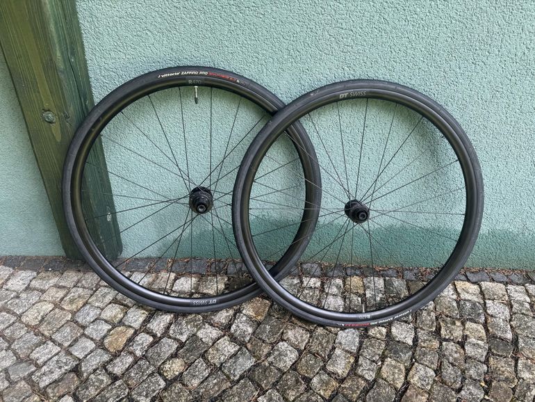 Used Dt Swiss R470 Wheelset bike — image 1 of 3