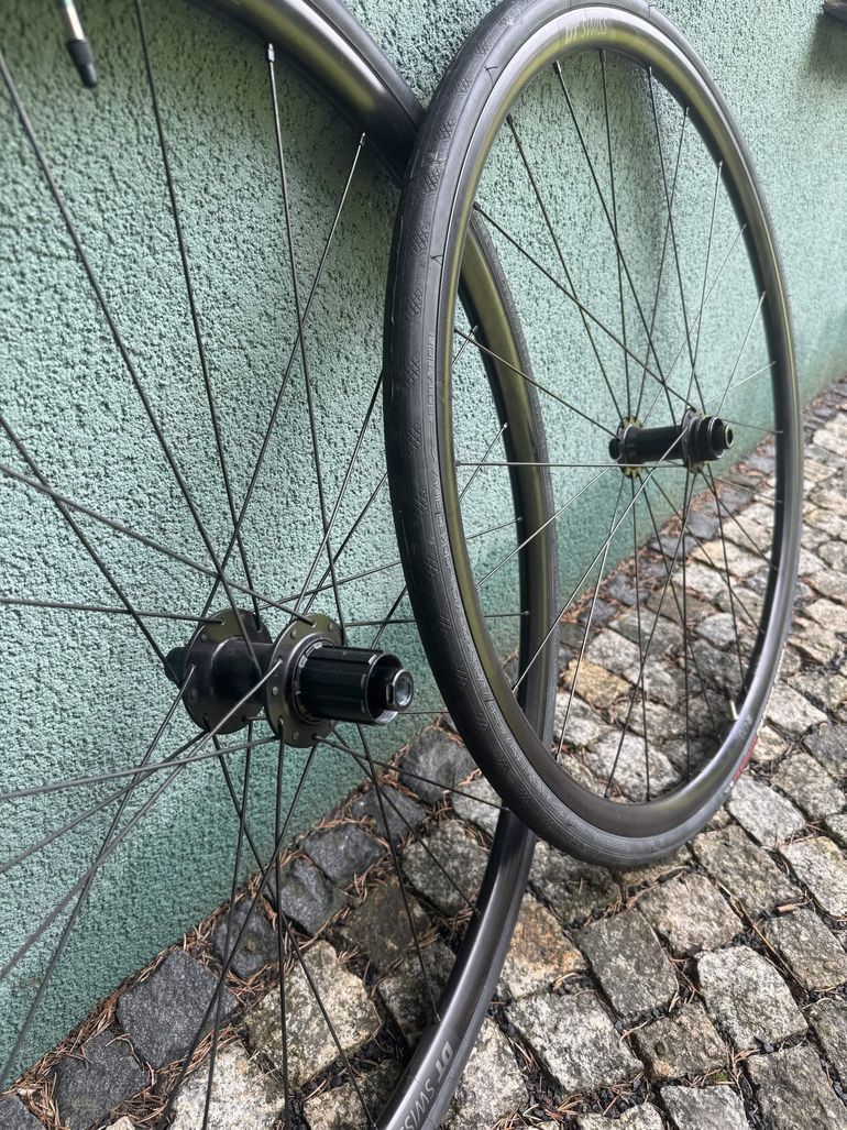 Used Dt Swiss R470 Wheelset bike — image 2 of 3