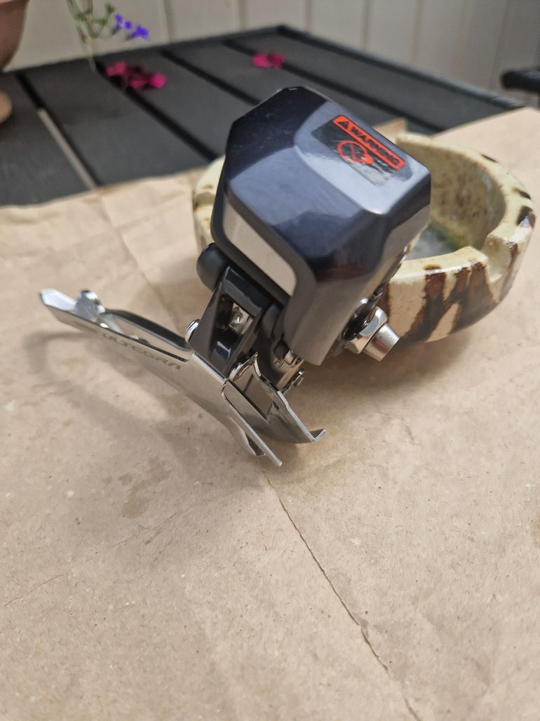 Used Shimano Uletgra DI2 11s FD8050 forskifter 2026 bike — image 7 of 7