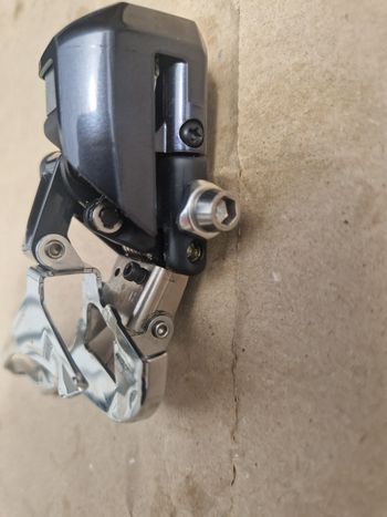 Used Shimano Uletgra DI2 11s FD8050 forskifter 2026 bike — image 3 of 7