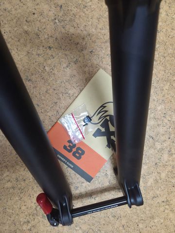 Fox 38 Float 29" Performance E-Optimized Grip 3pos 2026 bike d'occasion — image 8 sur 8