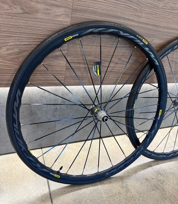 Used Mavic Ksyrium Elite UST Wheelset bike
