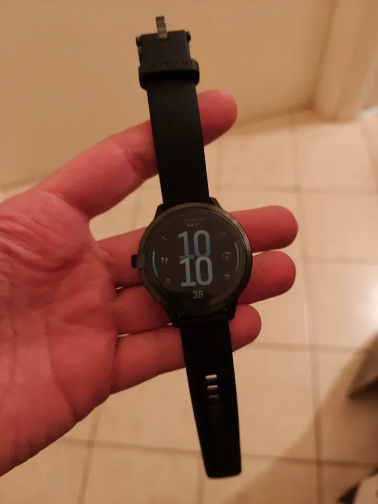 Used Garmin Venu 4 bike — image 1 of 5