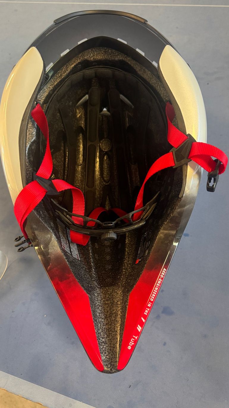 Käytetty MET Drone II Wide Body Helmet 2025 bike — kuva 3 / 3