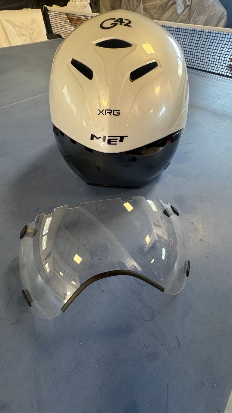 Käytetty MET Drone II Wide Body Helmet 2025 bike — kuva 2 / 3