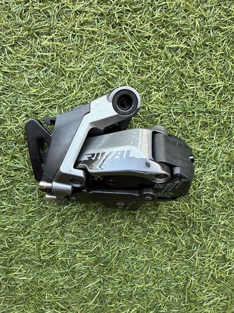 Used Sram Rival Etap Axs 12V 2026 bike — image 2 of 9