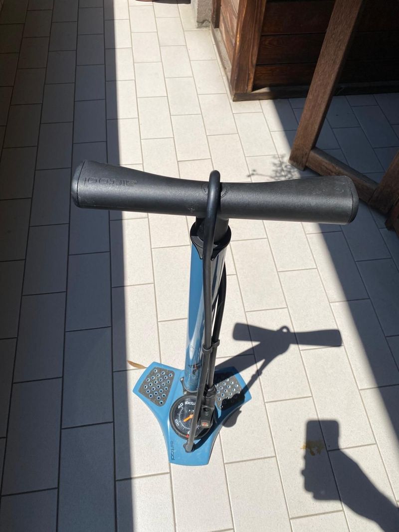 Used Specialized Air Tool MTB Pump bike — image 1 of 8