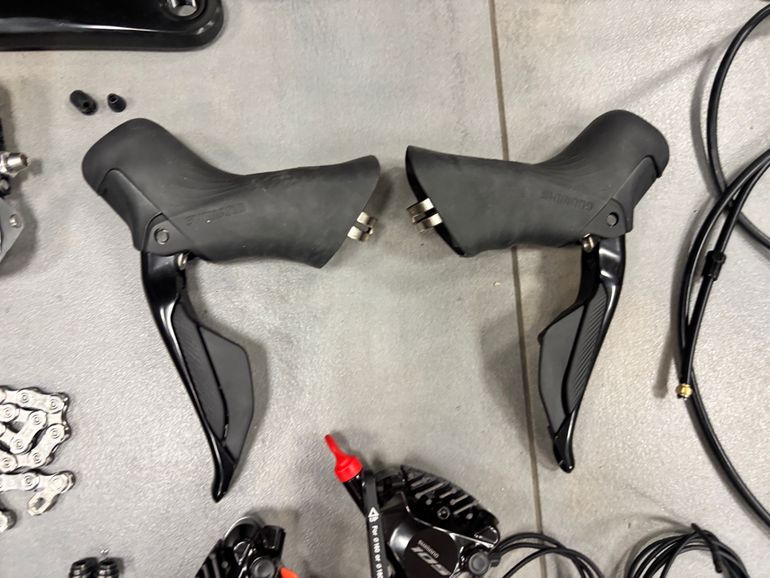 Used Shimano 105 R7150 Di2 2026 bike — image 5 of 11