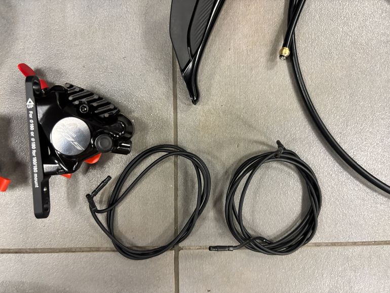 Used Shimano 105 R7150 Di2 2026 bike — image 10 of 11