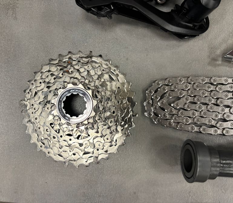 Used Shimano 105 R7150 Di2 2026 bike — image 8 of 11
