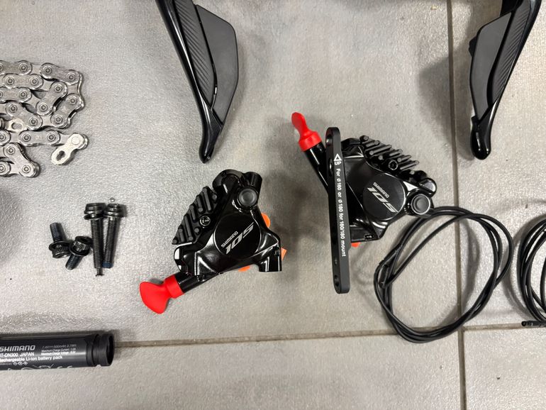 Used Shimano 105 R7150 Di2 2026 bike — image 6 of 11