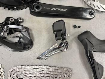 Used Shimano 105 R7150 Di2 2026 bike — image 4 of 11