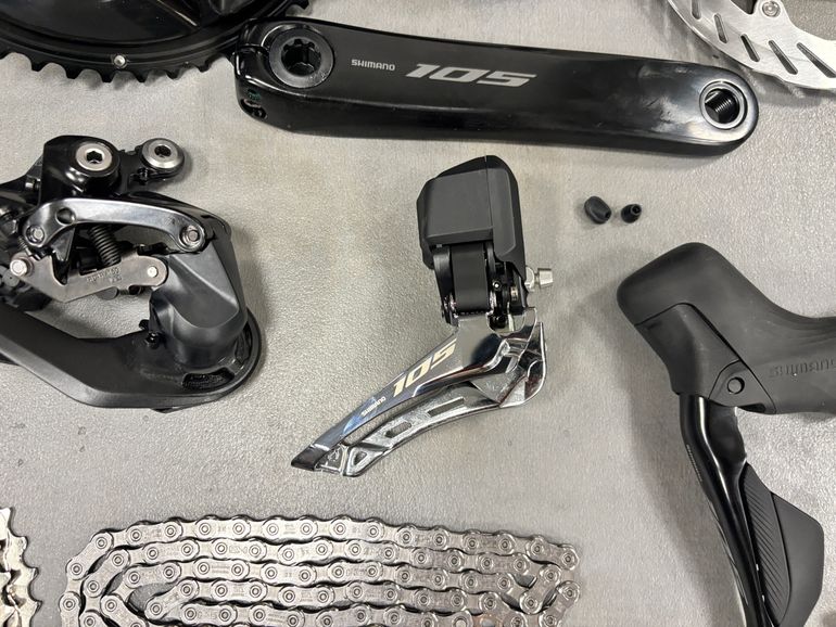 Used Shimano 105 R7150 Di2 2026 bike — image 4 of 11