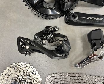 Used Shimano 105 R7150 Di2 2026 bike — image 3 of 11