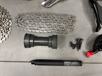 Used Shimano 105 R7150 Di2 2026 bike — image 7 of 11
