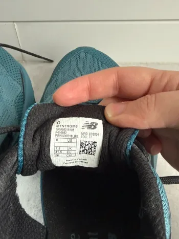 Used New Balance Gore-Tex bike — image 15 of 15