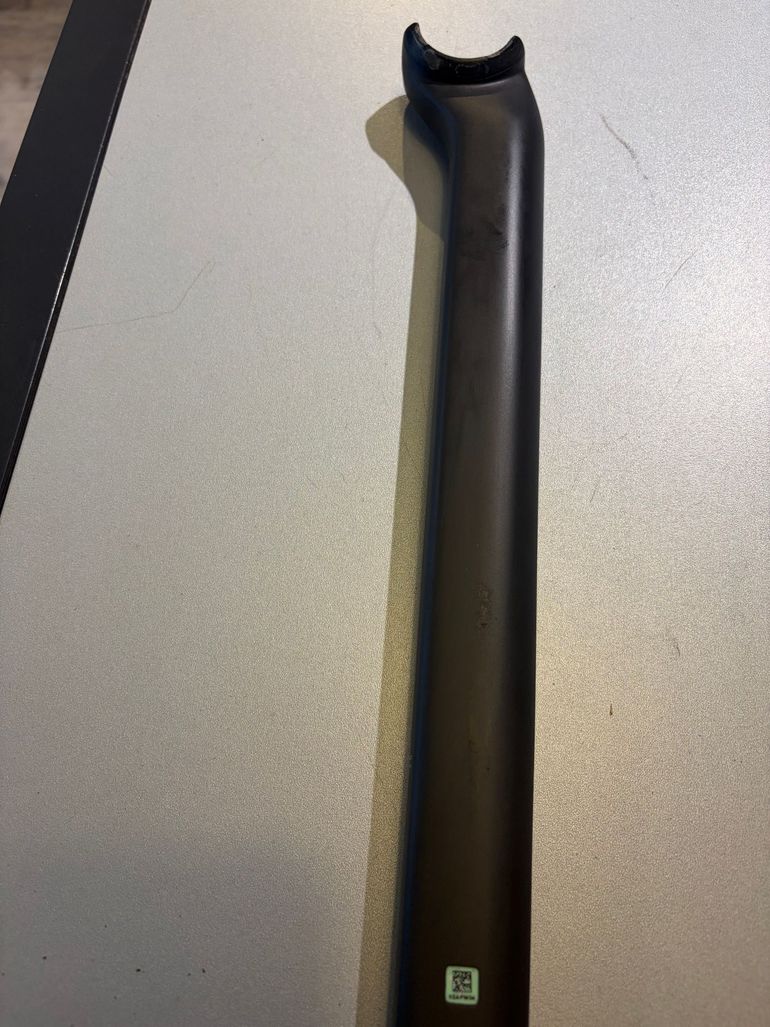 Used Bianchi Specialissima Seatpost Carbon 20mm Offset RC 2026 bike — image 2 of 3