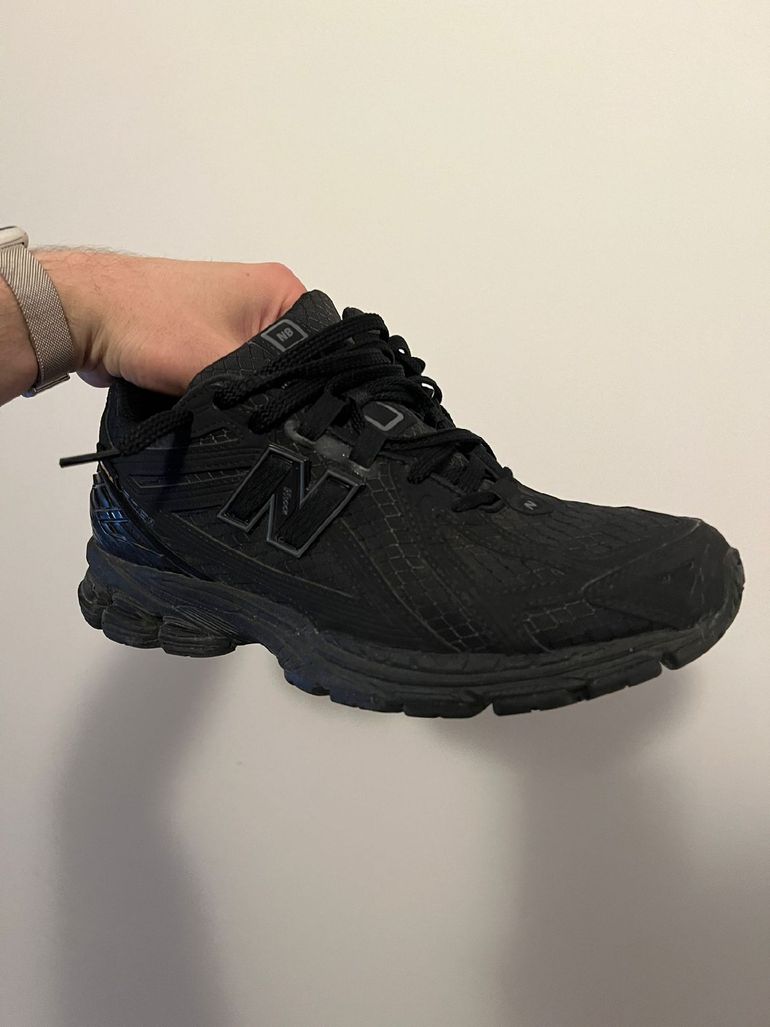 Used Asics running shoes bike — image 1 of 5