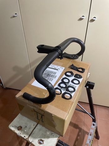Colnago R41 Carbon Handlebar with SR9 Stem 2022 bike d'occasion — image 6 sur 6