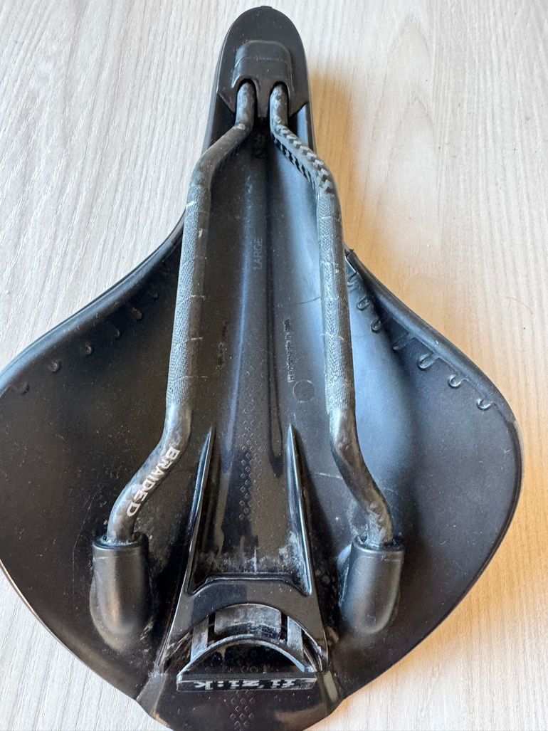 Used Fizik Antares R1 Versus Evo Carbon bike — image 3 of 3