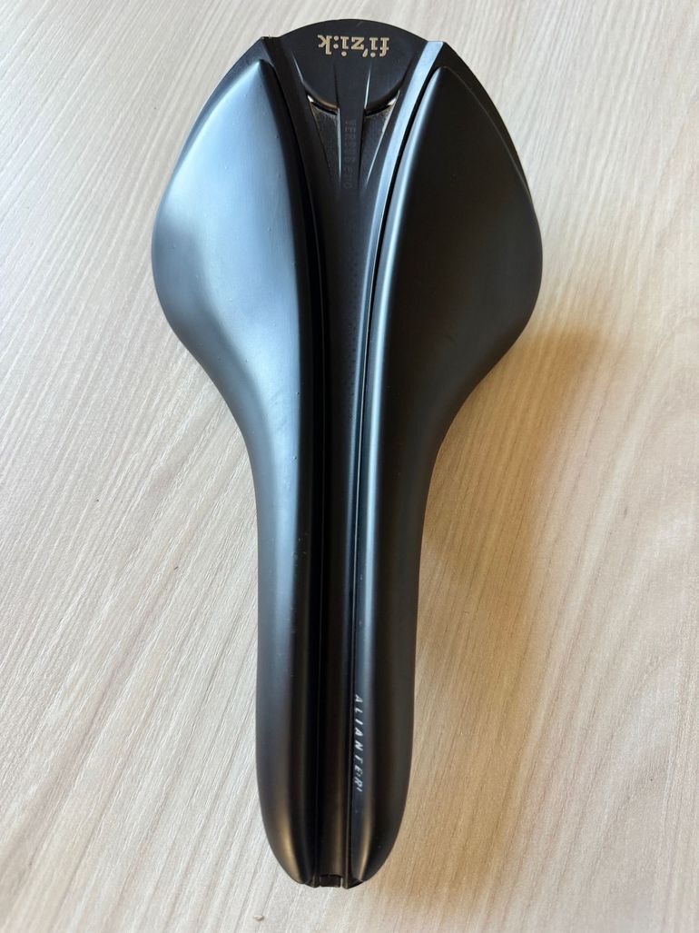 Used Fizik Antares R1 Versus Evo Carbon bike — image 1 of 3