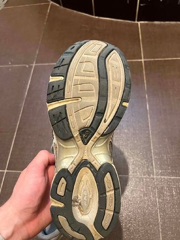 Used Asics Running Shoes 2022 bike — image 3 of 5