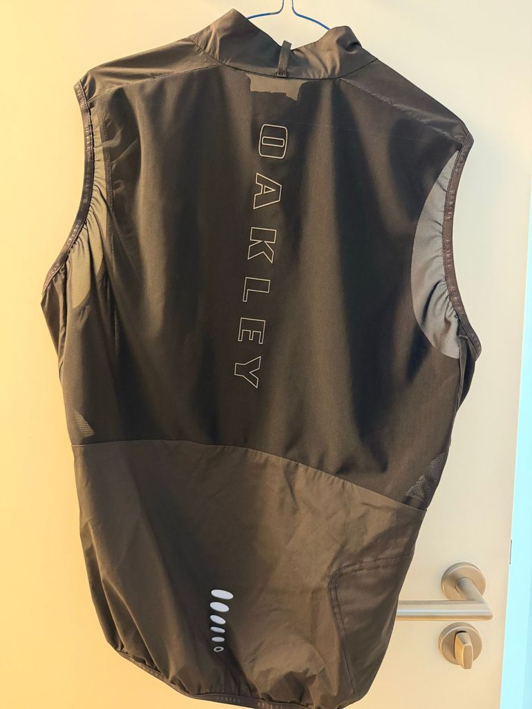 Używany Oakley Endurance Vest bike — zdjęcie 3 z 4
