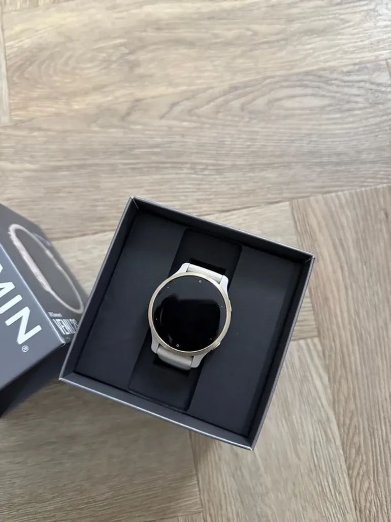 Used Garmin Venu 2S bike — image 2 of 7