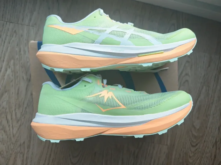 Used Asics Fuji Speed 4 bike — image 2 of 3