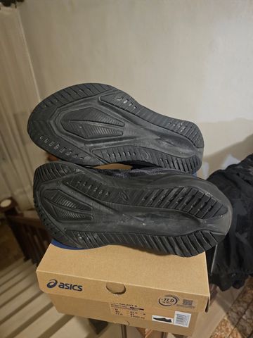 Used Asics Novablast 5 bike — image 8 of 8