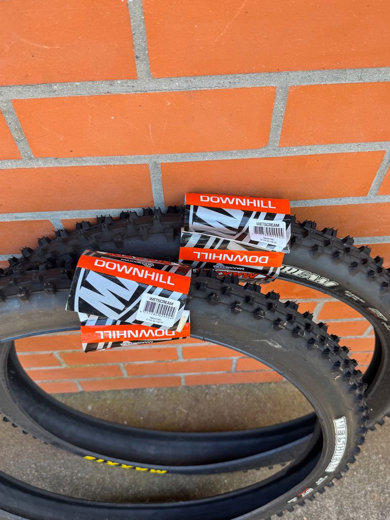 Used Maxxis WetScream 27.5x2.5 Super Tacky bike — image 2 of 6