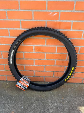 Used Maxxis WetScream 27.5x2.5 Super Tacky bike — image 5 of 6