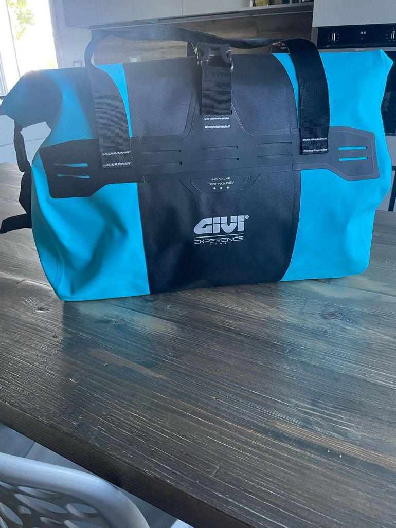 Used Givi Borsone da Bike picking 2026 bike — image 1 of 9