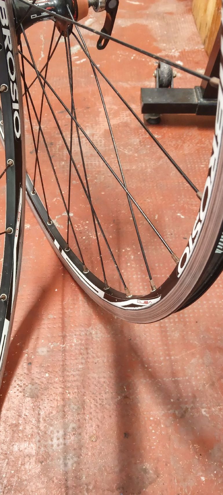 Używany Ambrosio Shimano-Compatible Rim bike — zdjęcie 9 z 9