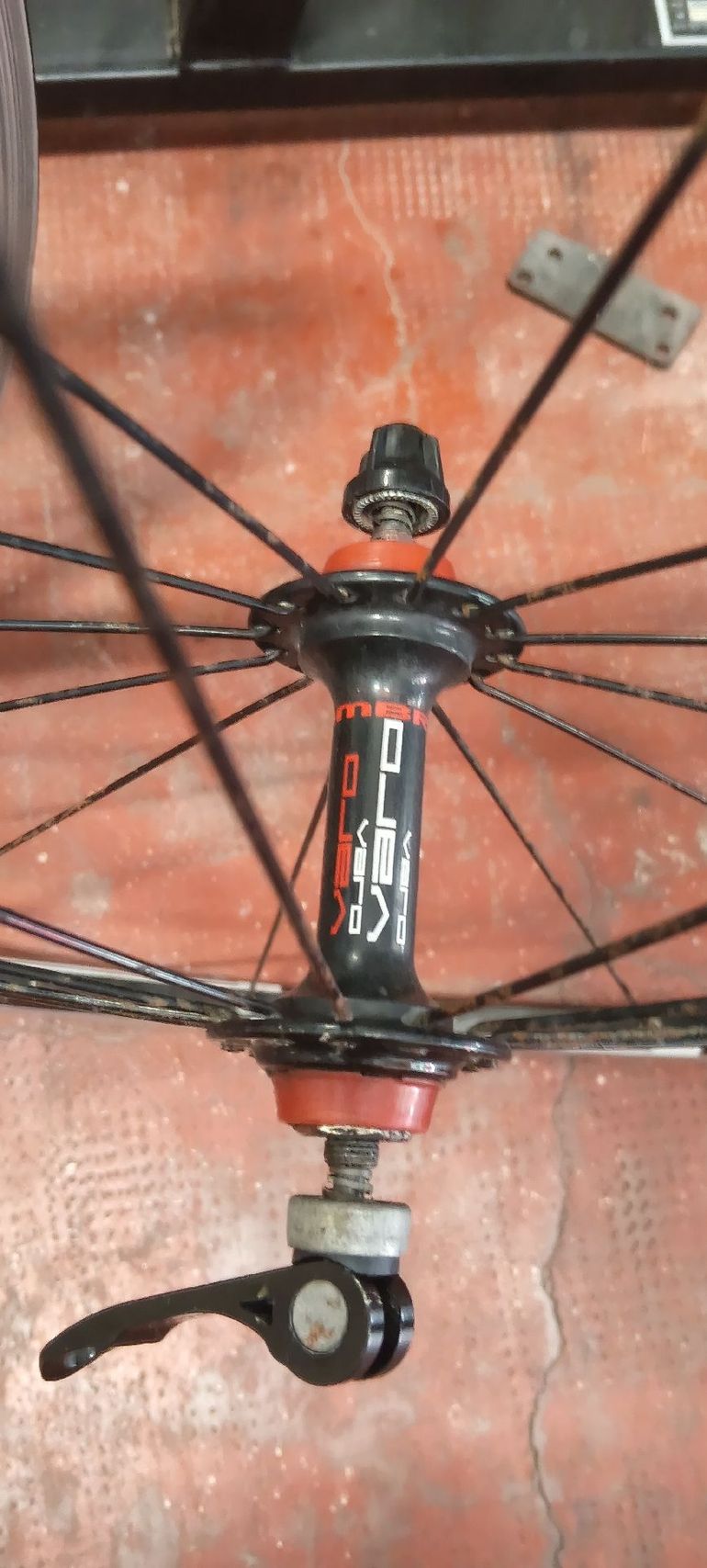 Używany Ambrosio Shimano-Compatible Rim bike — zdjęcie 6 z 9