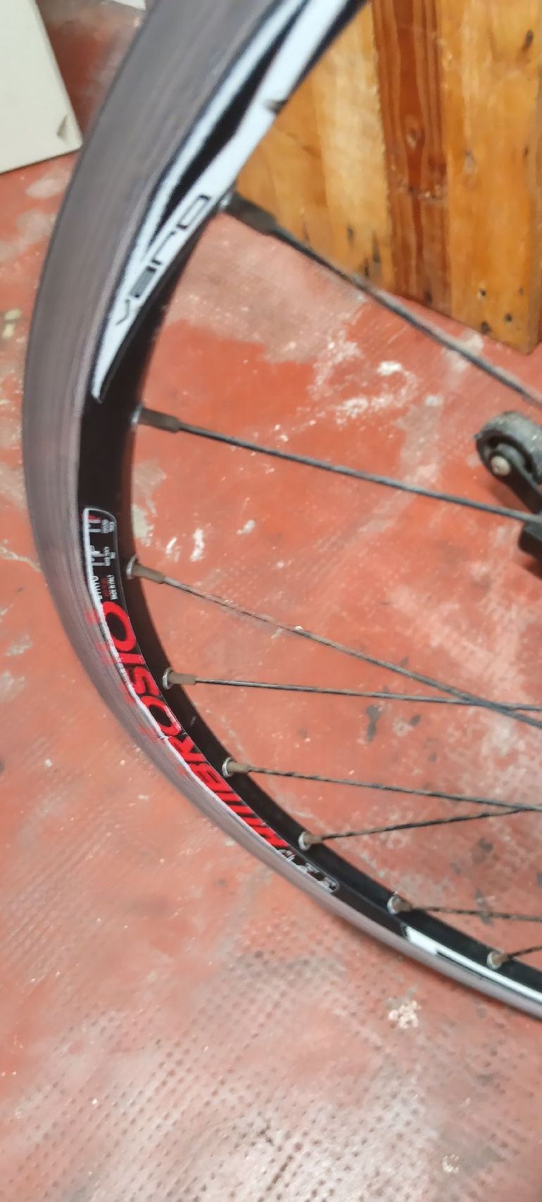 Używany Ambrosio Shimano-Compatible Rim bike — zdjęcie 8 z 9