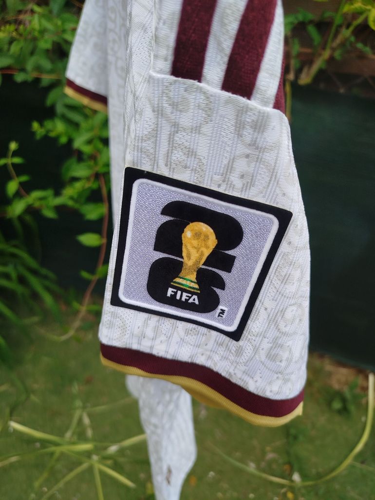 Used Adidas Maillot de l'Espagne 2026 bike — image 6 of 7
