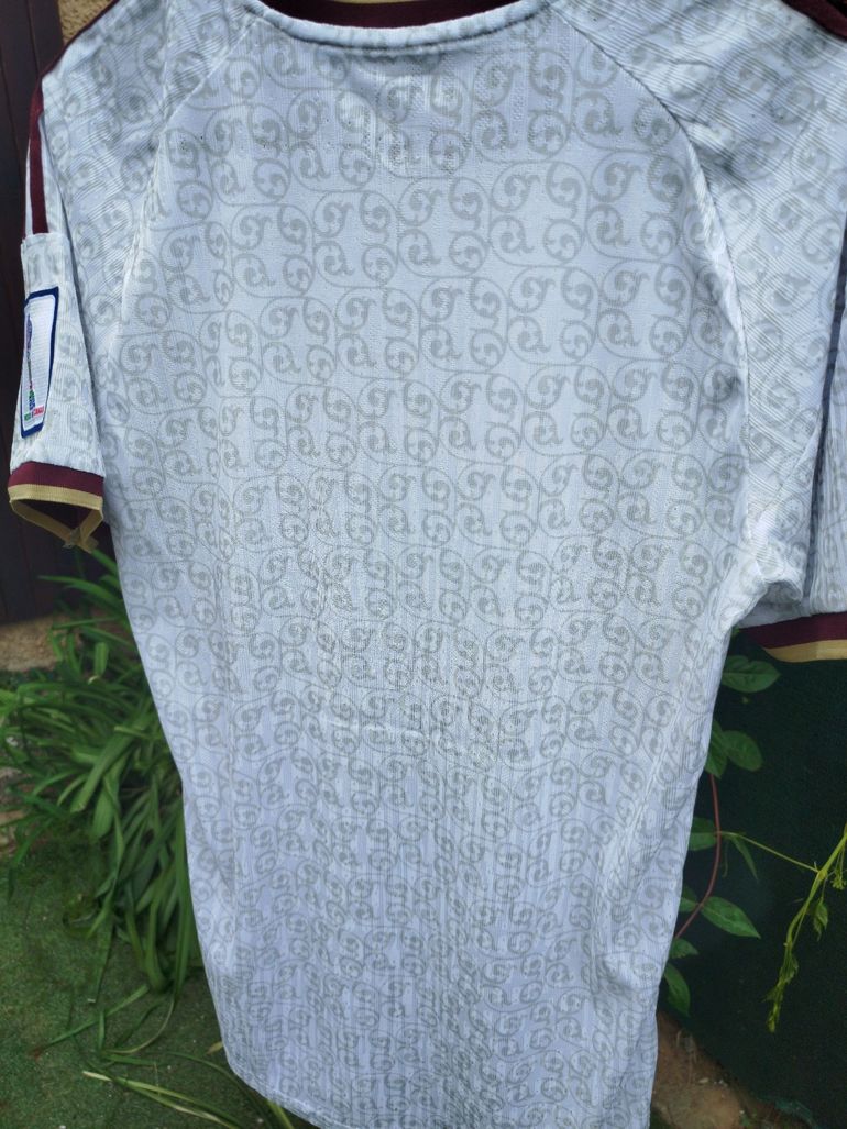 Used Adidas Maillot de l'Espagne 2026 bike — image 2 of 7