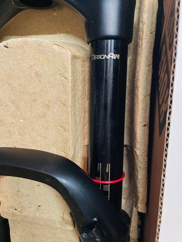 Brugt RockShox Yari 27.5 Fork 2024 bike — billede 2 af 5