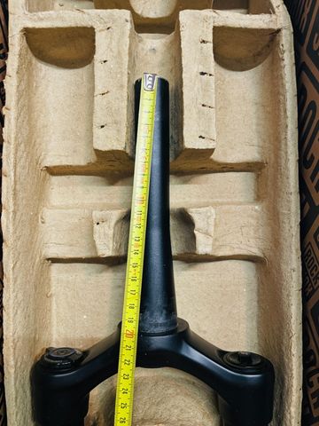 Brugt RockShox Yari 27.5 Fork 2024 bike — billede 4 af 5