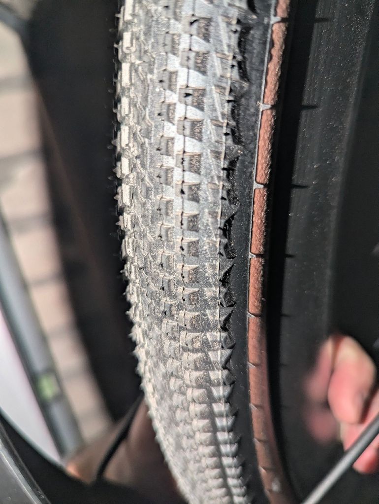 Used Hutchinson Touareg 40 mm Tubeless 2026 bike — image 2 of 2