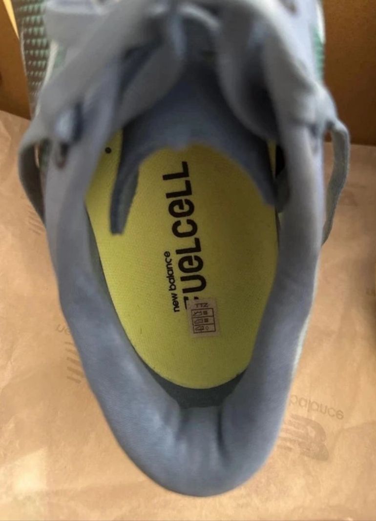 Used New Balance FuelCell Rebel v4 2025 bike — image 2 of 12