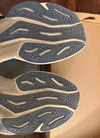 Used New Balance FuelCell Rebel v4 2025 bike — image 11 of 12
