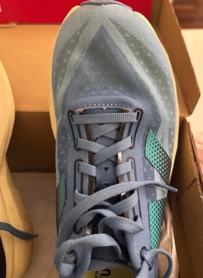 Used New Balance FuelCell Rebel v4 2025 bike — image 5 of 12