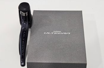 Używany Shimano Ultegra Di2 12-speed Right Dual Control Lever bike — zdjęcie 2 z 4