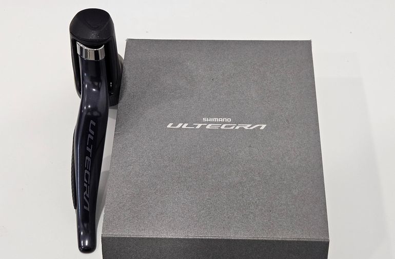 Używany Shimano Ultegra Di2 12-speed Right Dual Control Lever bike — zdjęcie 2 z 4